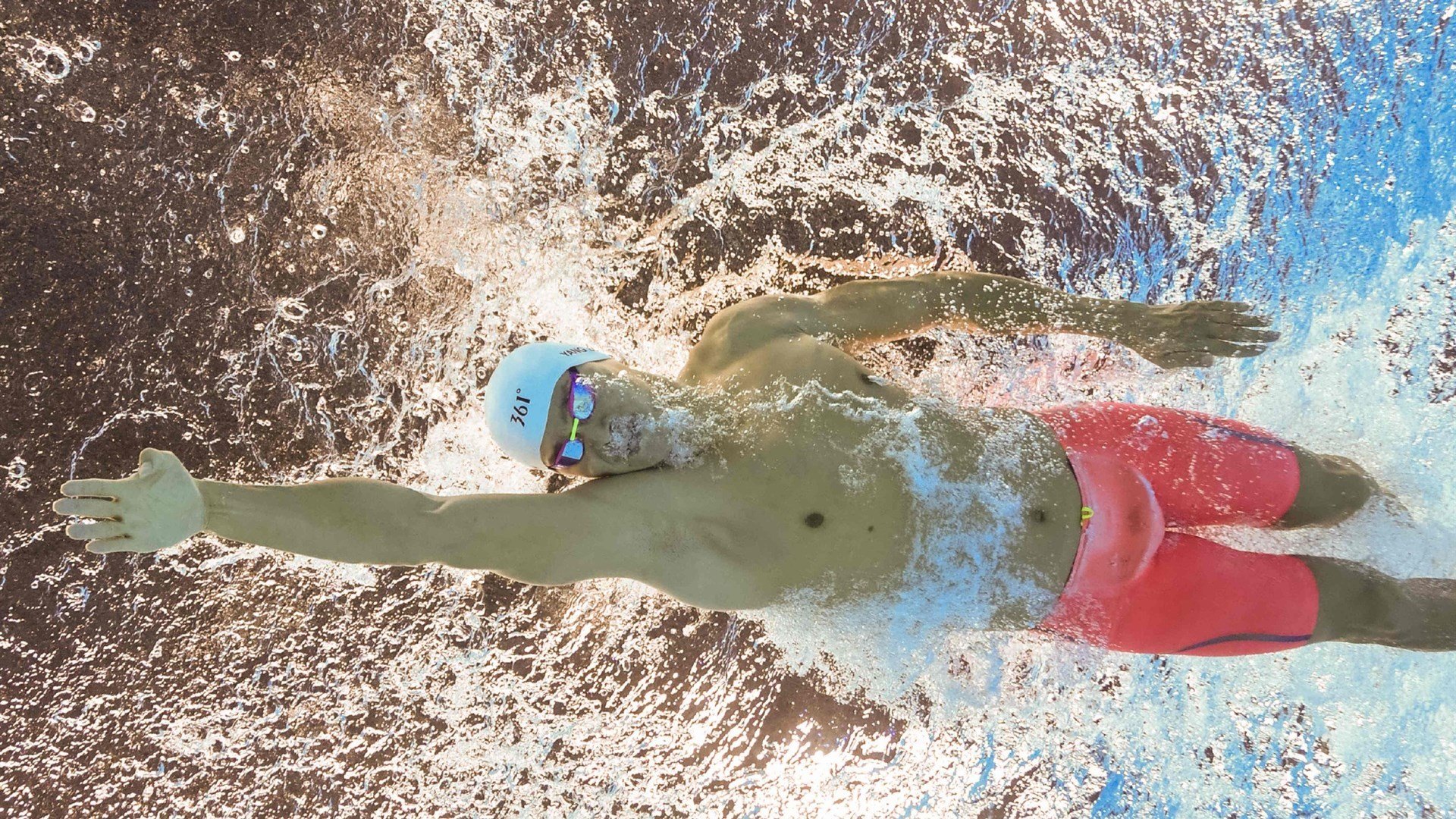 梅西第八次捧起金球奖 刷新历史纪录再创足坛传奇_b体育app